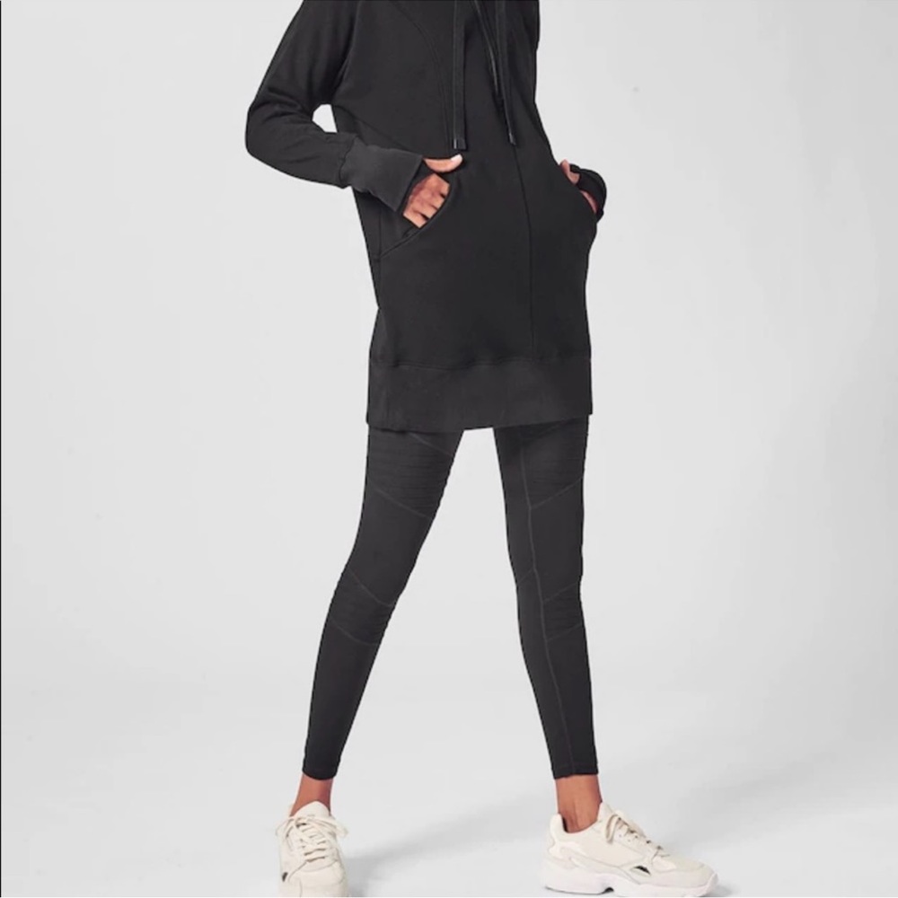 Athleta Inclination Moto Tight in Powervita, BLACK